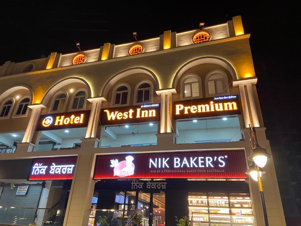 Hotel West Inn Premium Kharar Zewnętrze zdjęcie