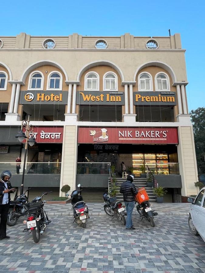 Hotel West Inn Premium Kharar Zewnętrze zdjęcie