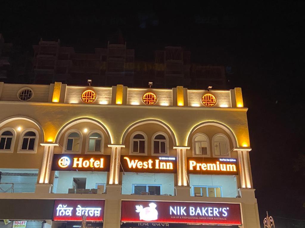 Hotel West Inn Premium Kharar Zewnętrze zdjęcie