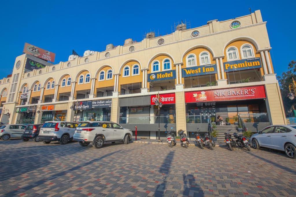 Hotel West Inn Premium Kharar Zewnętrze zdjęcie